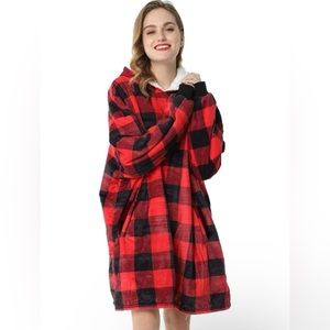 Unisex Buffalo Plaid Pattern Wearable Throw Blanket